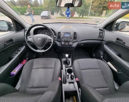 Черный Хендай i30, объемом двигателя 1.6 л и пробегом 128 тыс. км за 7700 $, фото 5 на Automoto.ua