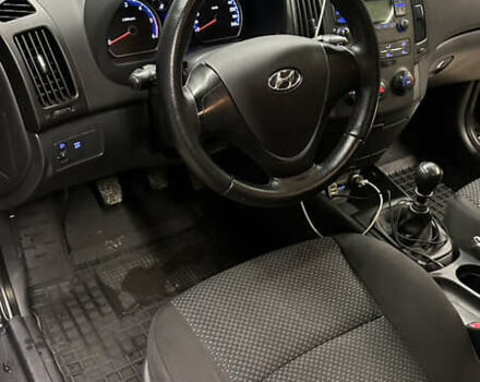 Черный Хендай i30, объемом двигателя 1.58 л и пробегом 243 тыс. км за 5500 $, фото 24 на Automoto.ua