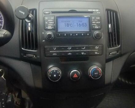 Черный Хендай i30, объемом двигателя 1.58 л и пробегом 190 тыс. км за 7100 $, фото 10 на Automoto.ua