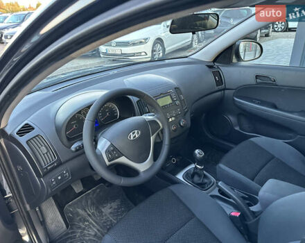 Черный Хендай i30, объемом двигателя 1.4 л и пробегом 162 тыс. км за 6450 $, фото 21 на Automoto.ua