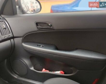 Черный Хендай i30, объемом двигателя 1.58 л и пробегом 190 тыс. км за 7100 $, фото 12 на Automoto.ua
