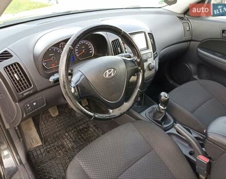 Чорний Хендай i30, об'ємом двигуна 1.4 л та пробігом 225 тис. км за 4800 $, фото 9 на Automoto.ua