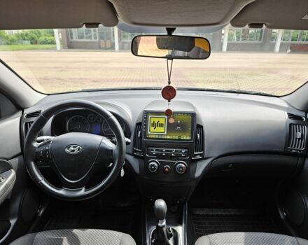 Черный Хендай i30, объемом двигателя 1.4 л и пробегом 157 тыс. км за 6700 $, фото 8 на Automoto.ua