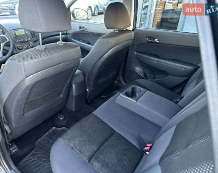 Черный Хендай i30, объемом двигателя 1.4 л и пробегом 162 тыс. км за 6450 $, фото 25 на Automoto.ua