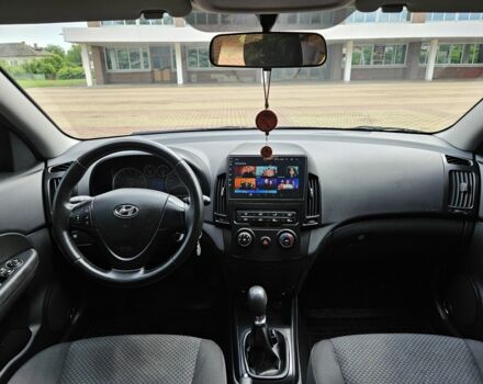 Черный Хендай i30, объемом двигателя 1.4 л и пробегом 157 тыс. км за 6700 $, фото 9 на Automoto.ua