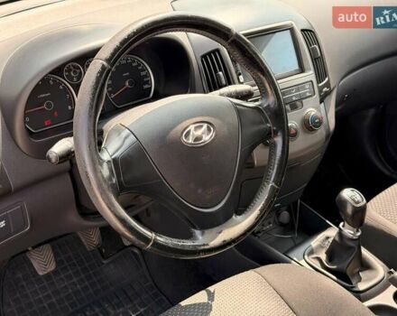 Черный Хендай i30, объемом двигателя 1.4 л и пробегом 223 тыс. км за 5300 $, фото 11 на Automoto.ua
