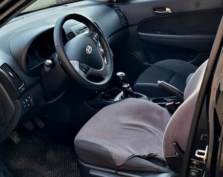 Черный Хендай i30, объемом двигателя 1.6 л и пробегом 212 тыс. км за 5800 $, фото 2 на Automoto.ua