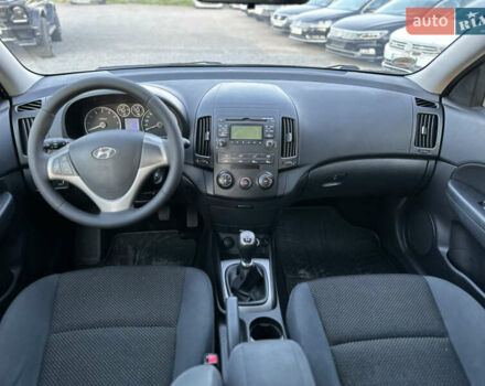 Черный Хендай i30, объемом двигателя 1.4 л и пробегом 162 тыс. км за 6450 $, фото 24 на Automoto.ua
