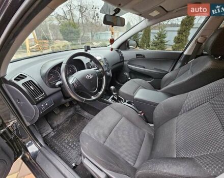 Черный Хендай i30, объемом двигателя 1.4 л и пробегом 154 тыс. км за 6700 $, фото 12 на Automoto.ua