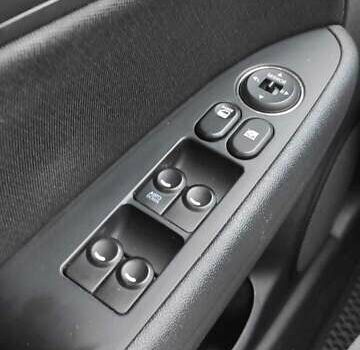 Черный Хендай i30, объемом двигателя 1.6 л и пробегом 241 тыс. км за 6400 $, фото 10 на Automoto.ua