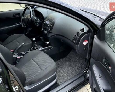 Черный Хендай i30, объемом двигателя 1.4 л и пробегом 145 тыс. км за 5999 $, фото 3 на Automoto.ua