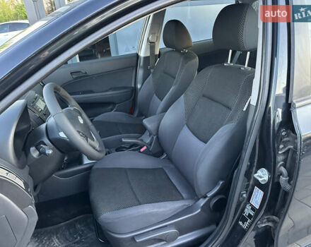 Черный Хендай i30, объемом двигателя 1.4 л и пробегом 162 тыс. км за 6450 $, фото 20 на Automoto.ua