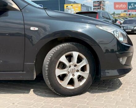 Черный Хендай i30, объемом двигателя 1.4 л и пробегом 223 тыс. км за 5300 $, фото 7 на Automoto.ua