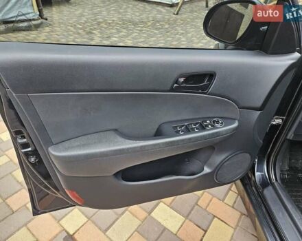 Черный Хендай i30, объемом двигателя 1.4 л и пробегом 154 тыс. км за 6700 $, фото 11 на Automoto.ua