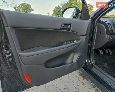 Чорний Хендай i30, об'ємом двигуна 1.4 л та пробігом 225 тис. км за 4800 $, фото 7 на Automoto.ua