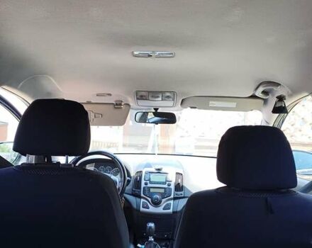 Черный Хендай i30, объемом двигателя 1.58 л и пробегом 330 тыс. км за 6100 $, фото 12 на Automoto.ua