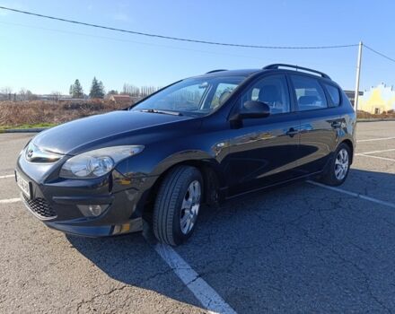 Черный Хендай i30, объемом двигателя 1.4 л и пробегом 237 тыс. км за 5600 $, фото 1 на Automoto.ua