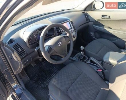 Черный Хендай i30, объемом двигателя 1.4 л и пробегом 237 тыс. км за 5600 $, фото 5 на Automoto.ua
