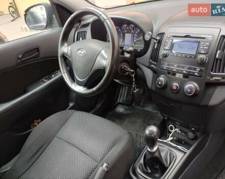 Черный Хендай i30, объемом двигателя 1.58 л и пробегом 190 тыс. км за 7100 $, фото 13 на Automoto.ua