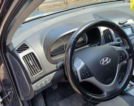 Черный Хендай i30, объемом двигателя 1.58 л и пробегом 330 тыс. км за 6100 $, фото 7 на Automoto.ua