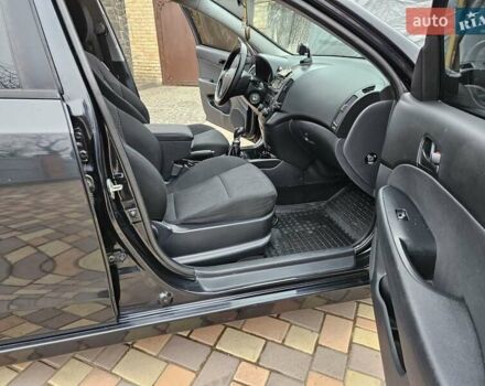Черный Хендай i30, объемом двигателя 1.4 л и пробегом 154 тыс. км за 6700 $, фото 19 на Automoto.ua