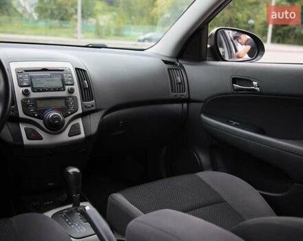 Чорний Хендай i30, об'ємом двигуна 1.59 л та пробігом 177 тис. км за 8300 $, фото 12 на Automoto.ua