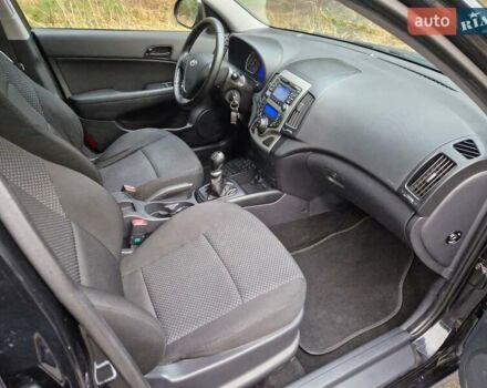 Черный Хендай i30, объемом двигателя 1.6 л и пробегом 232 тыс. км за 7000 $, фото 23 на Automoto.ua