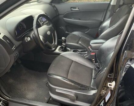 Черный Хендай i30, объемом двигателя 1.58 л и пробегом 235 тыс. км за 6700 $, фото 6 на Automoto.ua
