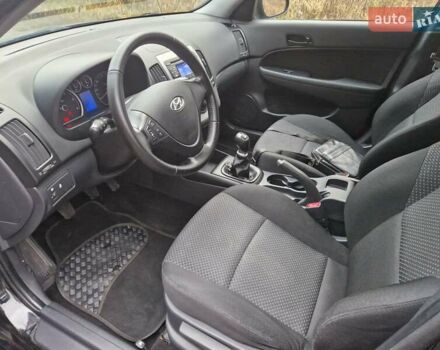Черный Хендай i30, объемом двигателя 1.6 л и пробегом 232 тыс. км за 7000 $, фото 16 на Automoto.ua