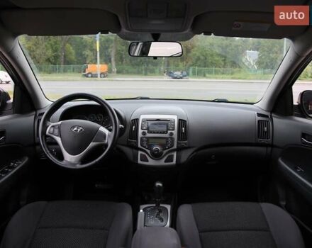 Чорний Хендай i30, об'ємом двигуна 1.59 л та пробігом 177 тис. км за 8300 $, фото 11 на Automoto.ua