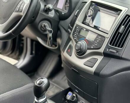 Черный Хендай i30, объемом двигателя 1.4 л и пробегом 137 тыс. км за 7500 $, фото 46 на Automoto.ua