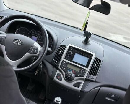 Черный Хендай i30, объемом двигателя 1.4 л и пробегом 137 тыс. км за 7500 $, фото 26 на Automoto.ua
