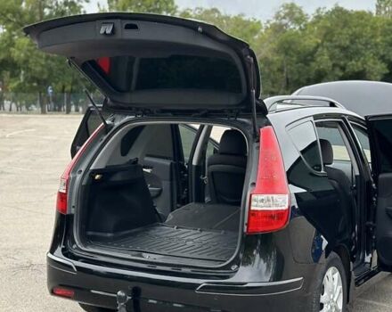 Черный Хендай i30, объемом двигателя 1.4 л и пробегом 137 тыс. км за 7500 $, фото 24 на Automoto.ua
