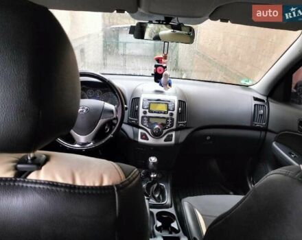Черный Хендай i30, объемом двигателя 1.4 л и пробегом 157 тыс. км за 7100 $, фото 14 на Automoto.ua