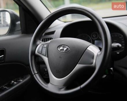 Чорний Хендай i30, об'ємом двигуна 1.59 л та пробігом 177 тис. км за 8300 $, фото 13 на Automoto.ua
