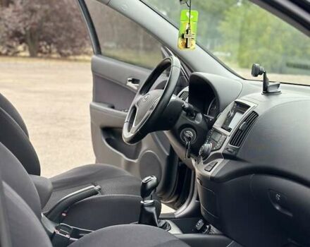 Черный Хендай i30, объемом двигателя 1.4 л и пробегом 137 тыс. км за 7500 $, фото 31 на Automoto.ua