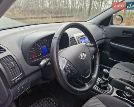 Черный Хендай i30, объемом двигателя 1.6 л и пробегом 232 тыс. км за 7000 $, фото 13 на Automoto.ua