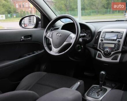 Чорний Хендай i30, об'ємом двигуна 1.59 л та пробігом 177 тис. км за 8300 $, фото 10 на Automoto.ua