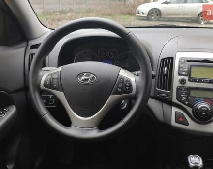 Черный Хендай i30, объемом двигателя 1.4 л и пробегом 275 тыс. км за 6000 $, фото 44 на Automoto.ua