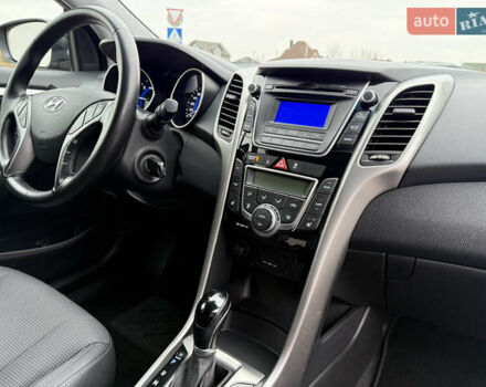 Чорний Хендай i30, об'ємом двигуна 1.6 л та пробігом 202 тис. км за 12500 $, фото 23 на Automoto.ua