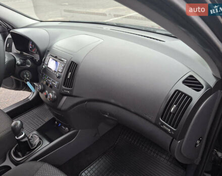 Чорний Хендай i30, об'ємом двигуна 1.4 л та пробігом 209 тис. км за 6850 $, фото 28 на Automoto.ua