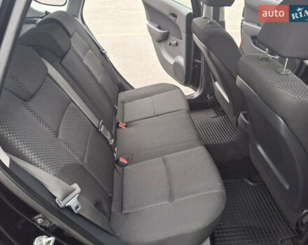 Чорний Хендай i30, об'ємом двигуна 1.4 л та пробігом 209 тис. км за 6850 $, фото 29 на Automoto.ua