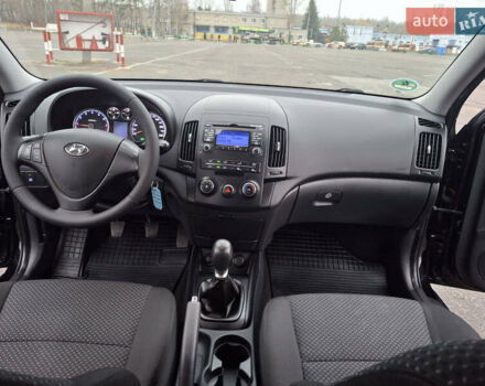 Чорний Хендай i30, об'ємом двигуна 1.4 л та пробігом 209 тис. км за 6850 $, фото 22 на Automoto.ua