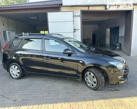 Чорний Хендай i30, об'ємом двигуна 1.58 л та пробігом 175 тис. км за 7500 $, фото 16 на Automoto.ua