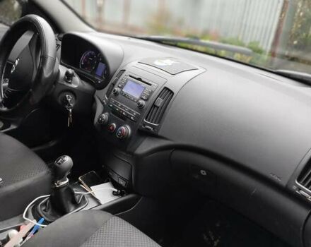 Черный Хендай i30, объемом двигателя 1.58 л и пробегом 210 тыс. км за 7500 $, фото 5 на Automoto.ua