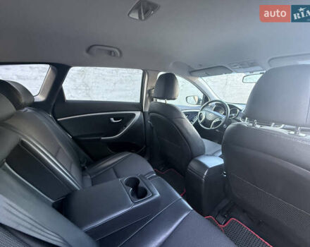 Чорний Хендай i30, об'ємом двигуна 1.59 л та пробігом 260 тис. км за 9000 $, фото 13 на Automoto.ua