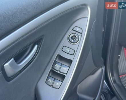 Чорний Хендай i30, об'ємом двигуна 1.59 л та пробігом 260 тис. км за 9000 $, фото 10 на Automoto.ua