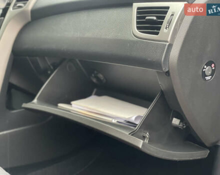 Чорний Хендай i30, об'ємом двигуна 1.6 л та пробігом 221 тис. км за 8650 $, фото 88 на Automoto.ua