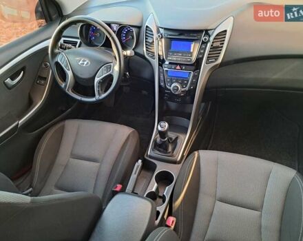 Черный Хендай i30, объемом двигателя 1.58 л и пробегом 132 тыс. км за 9500 $, фото 4 на Automoto.ua