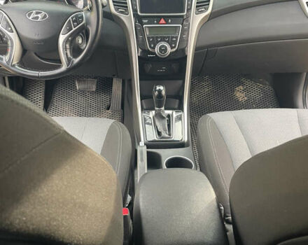 Черный Хендай i30, объемом двигателя 1.58 л и пробегом 290 тыс. км за 10800 $, фото 5 на Automoto.ua